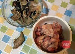 木耳鸡汤的做法图解1