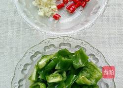 洋葱炒香肠的做法图解3