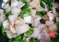 洋蔥炒香腸的做法圖解6