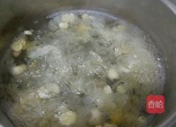 银耳百合莲子汤的做法图解4