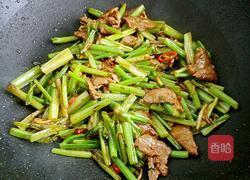 芹菜牛肉的做法图解10
