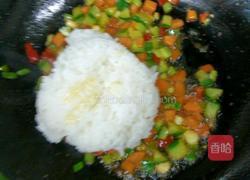 虾仁鸡蛋炒饭的做法图解6