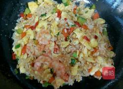 虾仁鸡蛋炒饭的做法图解7