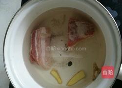 尖椒回锅肉的做法图解1