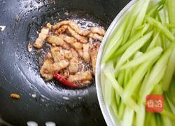 芹菜炒五花肉的做法图解8