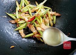 芹菜炒五花肉的做法图解9