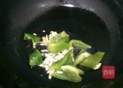 青椒炒菜花的做法图解6