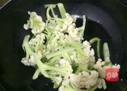 青椒炒菜花的做法图解7