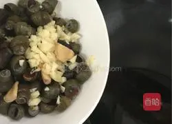 Illustration of how to make spicy stir-fried snails 3