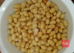 黄豆芽炒肉皮的做法图解2