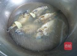 清炖野生小鲫鱼的做法图解5