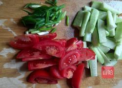 丝瓜炒西红柿的做法图解2