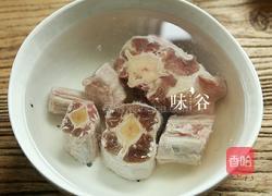 牛尾番茄汤的做法图解2