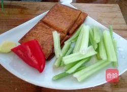 西芹香干小炒的做法图解2