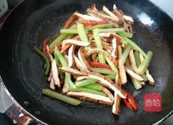 西芹香干小炒的做法图解8