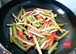 西芹香干小炒的做法图解9