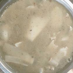 水煮酸笋猪杂汤的做法[图]