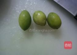 青橄榄炖猪粉肠的做法图解4