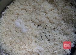 柴鱼花生粥的做法图解3