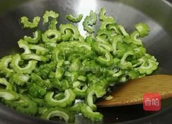 豆豉炒苦瓜的做法图解4