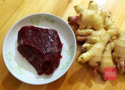 姜丝牛肉的做法图解1