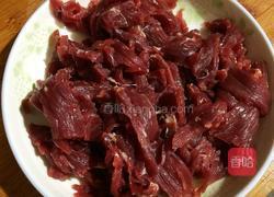 姜丝牛肉的做法图解2