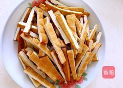 香干炒火腿肠的做法图解1