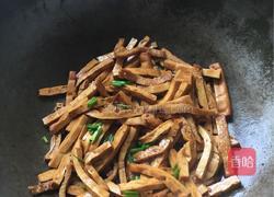 香干炒火腿肠的做法图解5