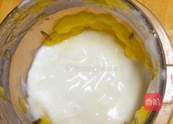 酸奶芒果冰棒的做法图解3