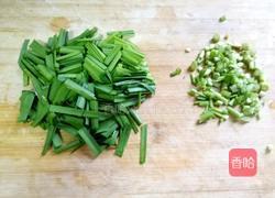 鸡蛋韭菜煎饼的做法图解2