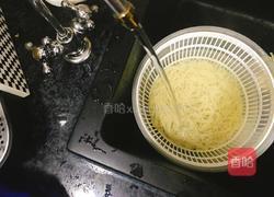 拉面炒年糕的做法图解3