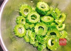 苦瓜炒虾仁的做法图解6