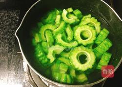 苦瓜炒虾仁的做法图解8