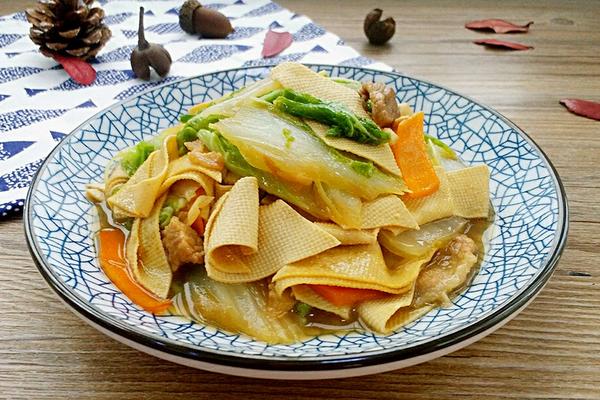 东北大白菜炖干豆腐图片