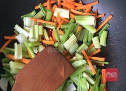 木耳炒芹菜的做法图解5