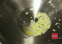 鸡蛋火腿肠炒饭的做法图解4