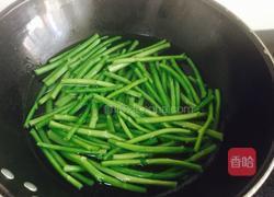 炒空心菜梗的做法图解5