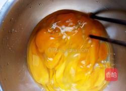 大酱炒鸡蛋的做法图解1