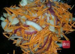 胡萝卜炒洋葱的做法图解4