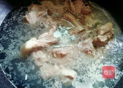 淮山枸杞子排骨汤的做法图解3
