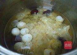 银耳桂圆红枣汤的做法图解4