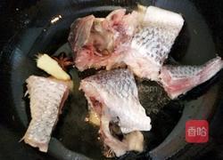 黄焖鱼的做法图解2