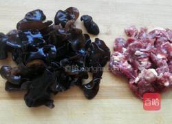 木耳炒牛肉的做法图解1