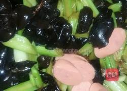 芹菜木耳炒香肠的做法图解5