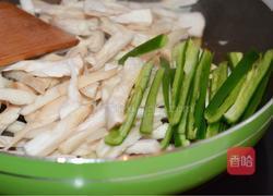 杏鲍菇小炒肉的做法图解3
