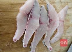 黑木耳草鱼肉片汤的做法图解2