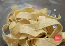 凉拌油豆腐皮的做法图解1