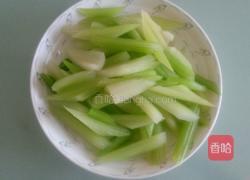 芹菜虾仁的做法图解3