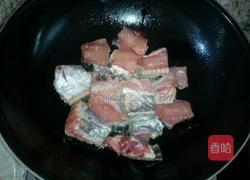 青椒炒鱼块的做法图解3