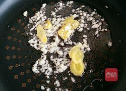 豆瓣酱爆鱿鱼的做法图解3